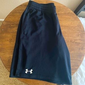 Men’s under armour black shorts with pockets SM